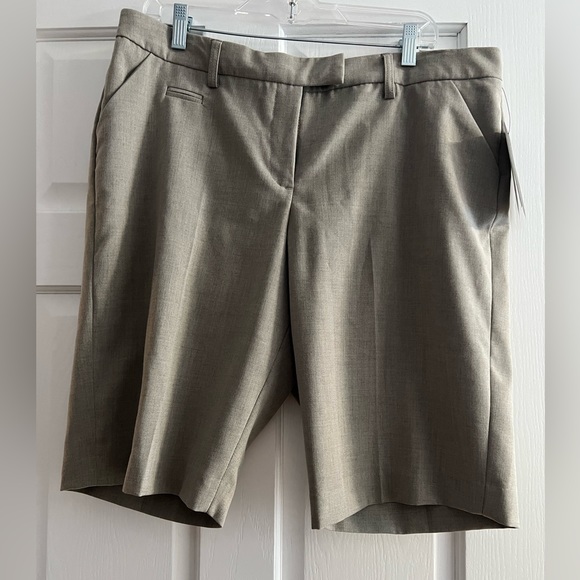NWT Gloria Vanderbilt Women’s City Shorts size 16 - Picture 1 of 6